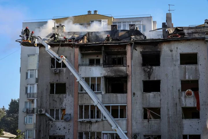 Russia air strikes target western Ukraine, three killed
