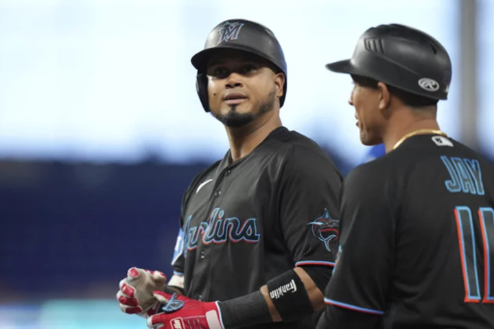 Luis Arraez raises MLB-leading batting average to .403, Marlins beat Royals 6-1