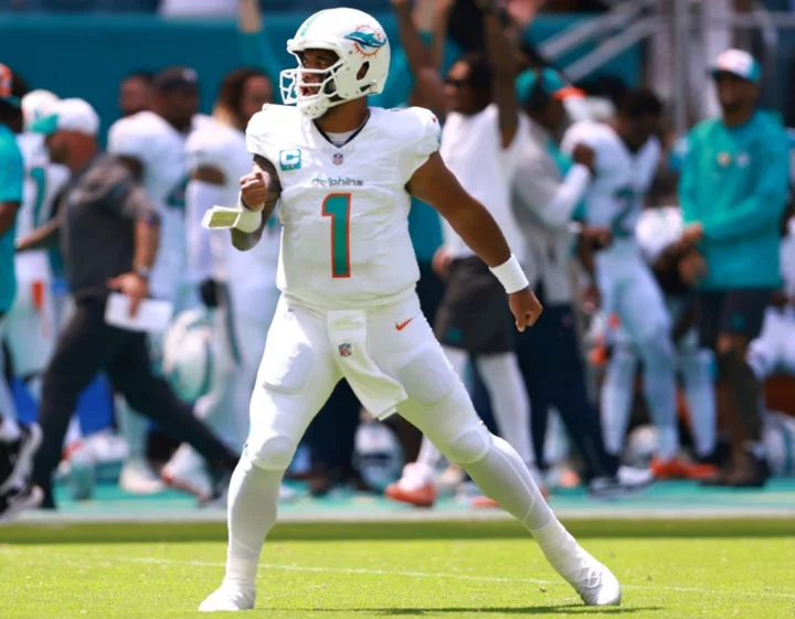 NFL Dolphins destroy Denver 70-20, Chiefs tame Bears