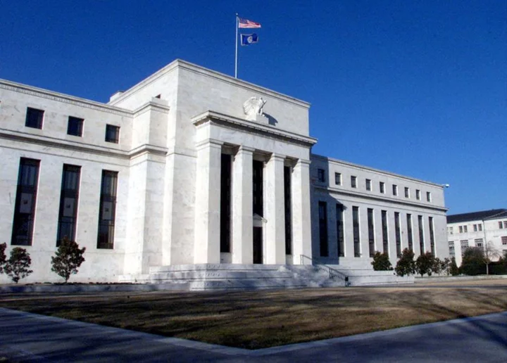 US banks' reserves steady, assuaging liquidity drainage fears