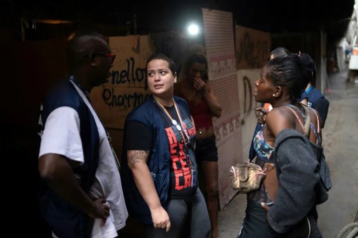 In Rio wasteland, health teams take medical care to homeless