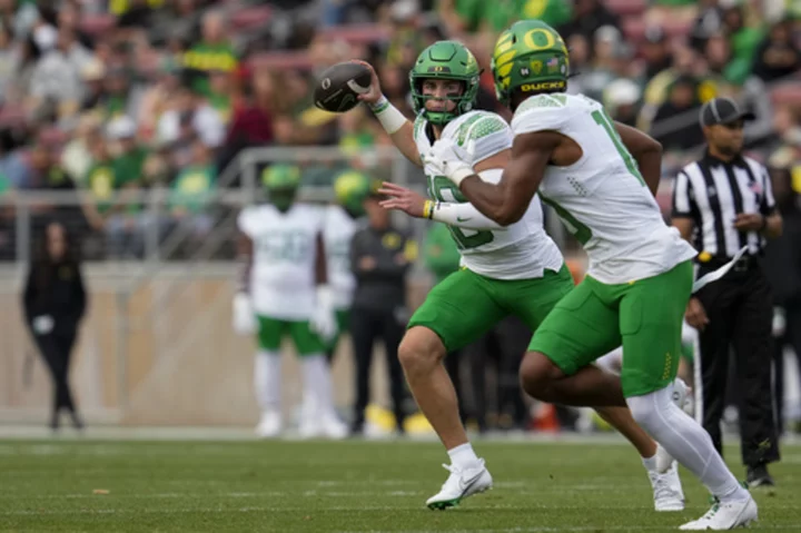 Bo Nix throws 4 TD passes to lead No. 9 Oregon past Stanford 42-6