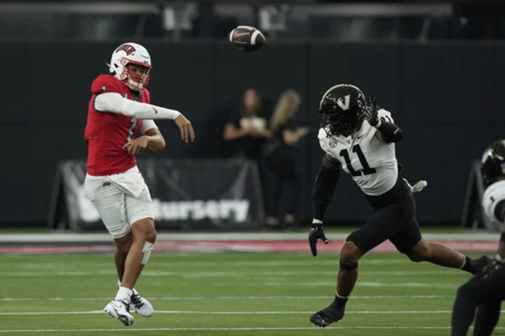 Late field goal lifts UNLV to a 40-37 win over Vanderbilt