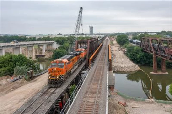 BNSF Railway’s new Trinity River bridge now open