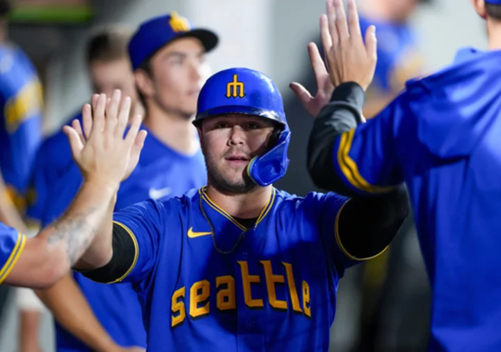 Teoscar Hernandez's game-winner against former team gives Mariners 3-2 win over Blue Jays