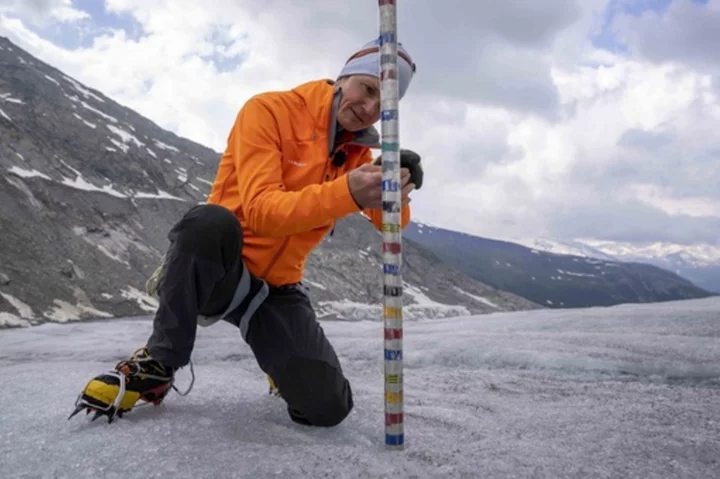 As thaw accelerates, Swiss glaciers have lost 10% of their volume in the past 2 years, experts say