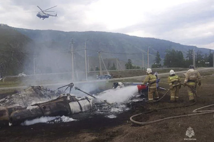 Russian helicopter crashes in Siberia, killing 4 people on board and injuring 10