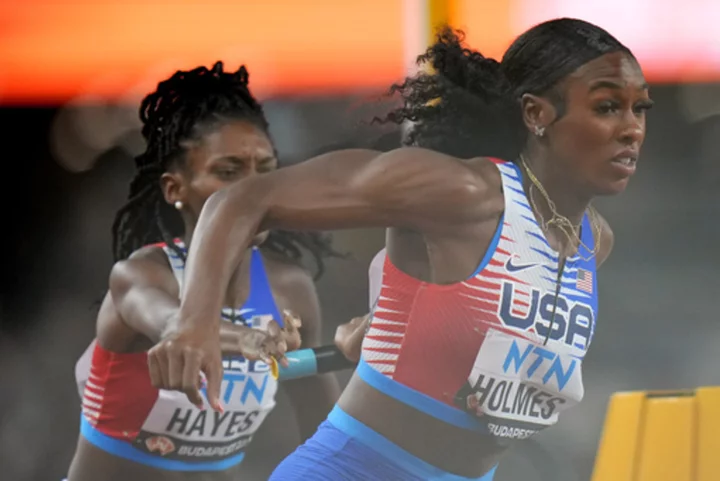 US women DQ'd from 4x400 relay at worlds due to faulty baton exchange