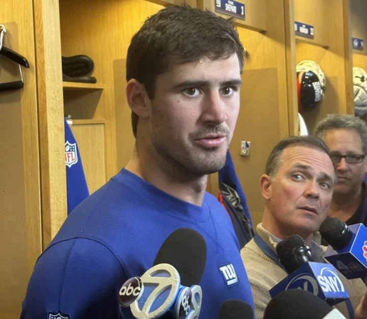 Giants quarterback Daniel Jones misses practice because of neck injury