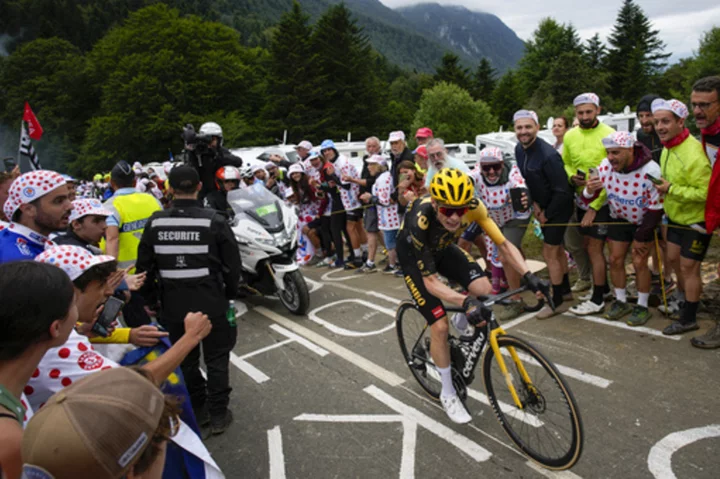 Former Giro champion Hindley wins Tour mountain stage to claim yellow jersey as Pogacar loses ground