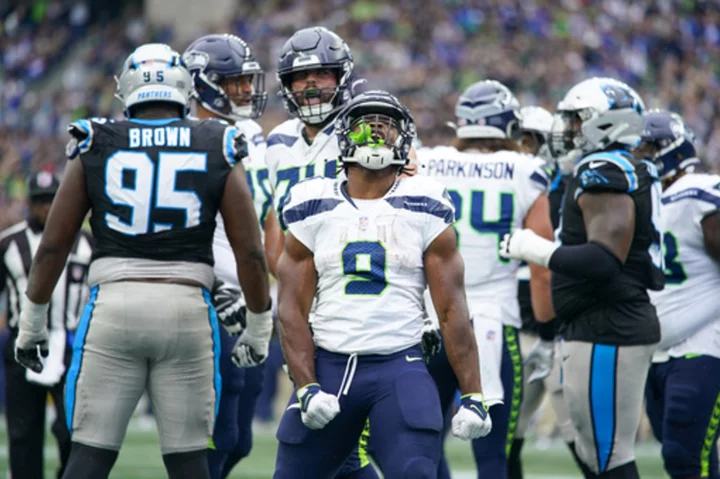 Kenneth Walker III sparks Seahawks in second half as Seattle pulls away to beat Carolina 37-27