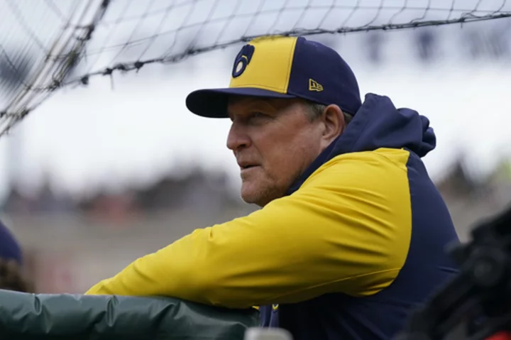 Brewers promote bench coach Pat Murphy to take over as manager after Craig Counsell's departure