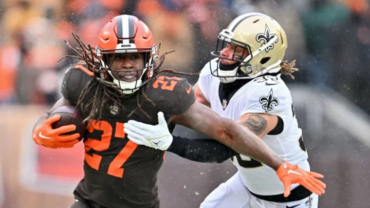 Browns bring back Kareem Hunt after the Nick Chubb injury