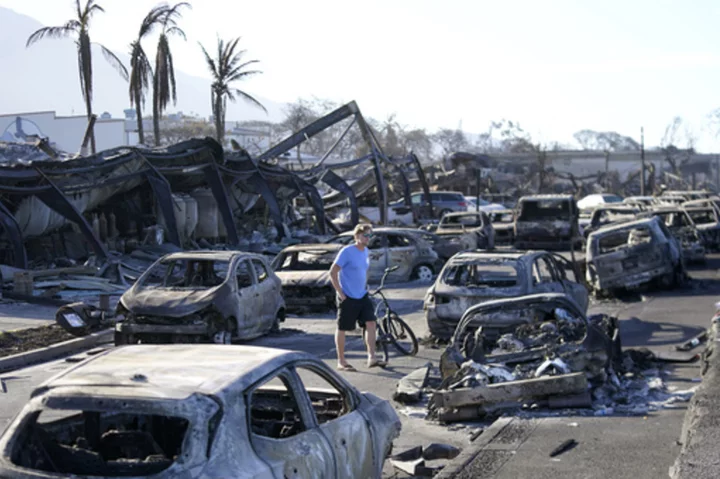 Fear and confusion mark key moments of Lahaina residents' 911 calls during deadly wildfire