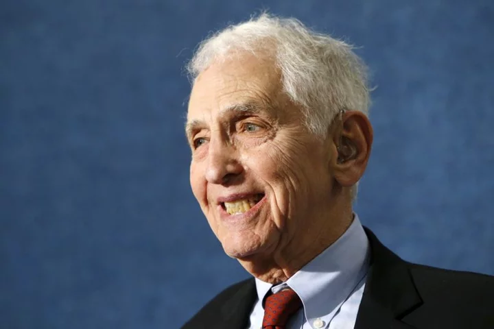 'Pentagon Papers' whistleblower Daniel Ellsberg dead after terminal cancer -Washington Post