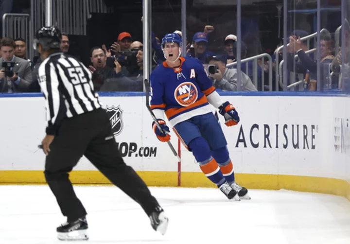 Cizikas scores in third period as Islanders beat Sabres 3-2 to win opener