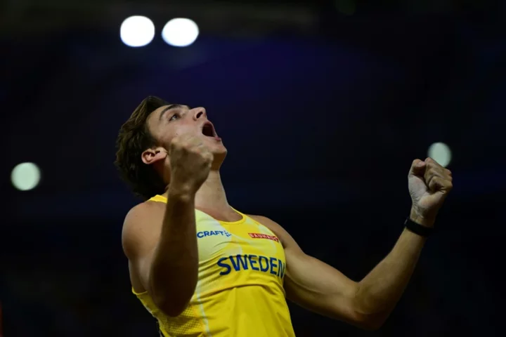 Masterful Duplantis retains world pole vault title