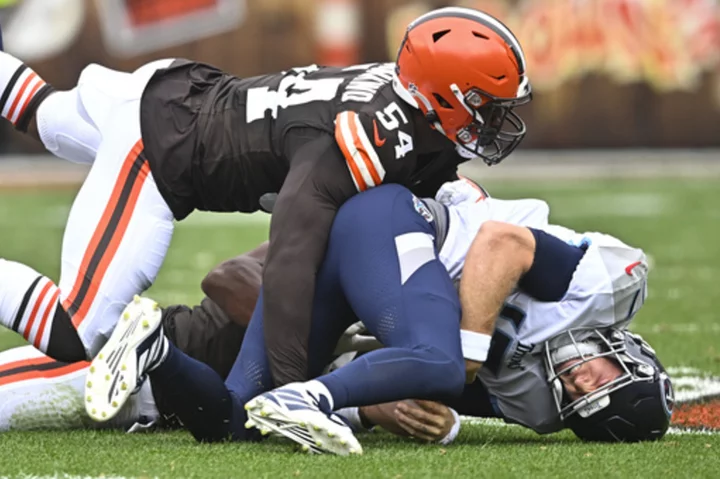 Titans total 94 yards of offense, their lowest in 49 years, in loss to Browns