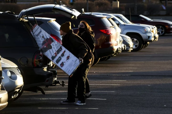 US retail sales, producer prices register October fall