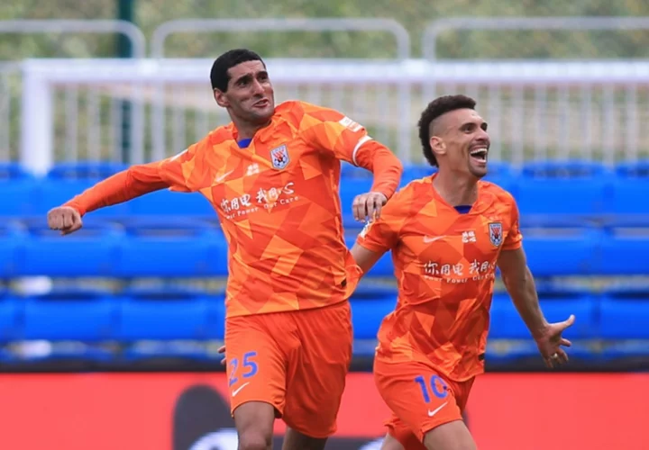 Ex-United star Fellaini bids emotional farewell to Chinese football