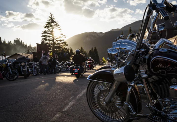 Police: 3 killed in shootout involving outlaw biker gangs at New Mexico motorcycle rally