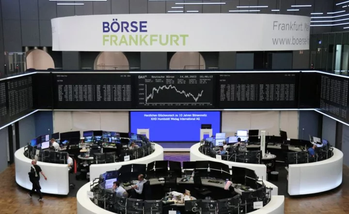 European stocks extend losses as slowdown, rate jitters weigh