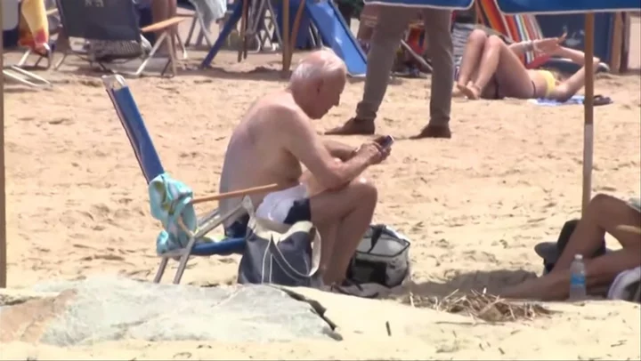 Biden relaxes on Delaware beach with wife Jill