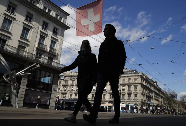 Switzerland’s Financial Hub Passes $27 Minimum Hourly Wage