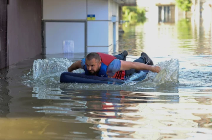 'You can't even see the roof': Ukrainians flee dam flood