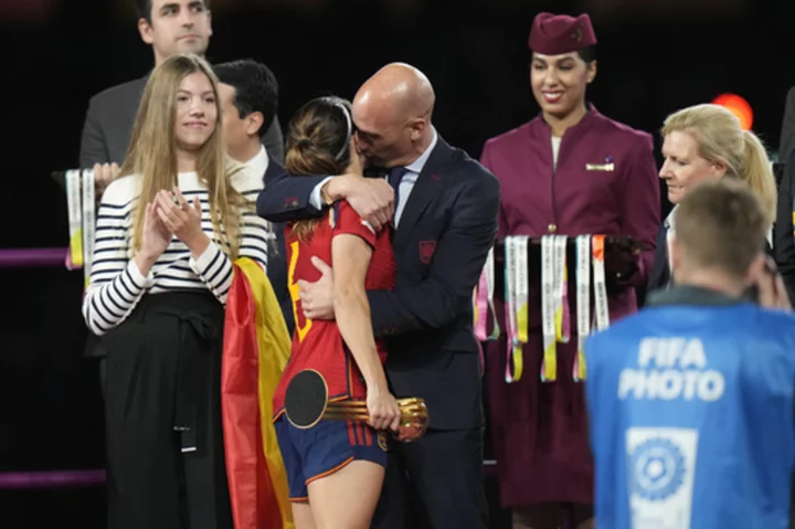 Angry reaction as Spanish soccer leader kissed a Women’s World Cup star on the mouth without consent