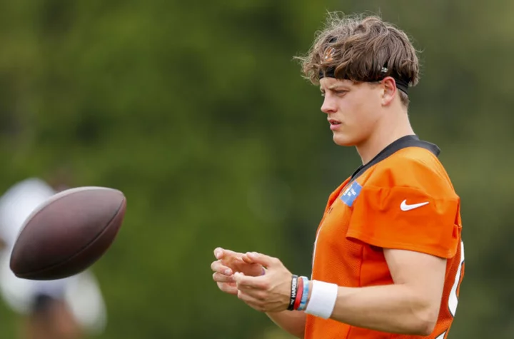 Joe Burrow injury update: Bengals QB carted off field with leg injury