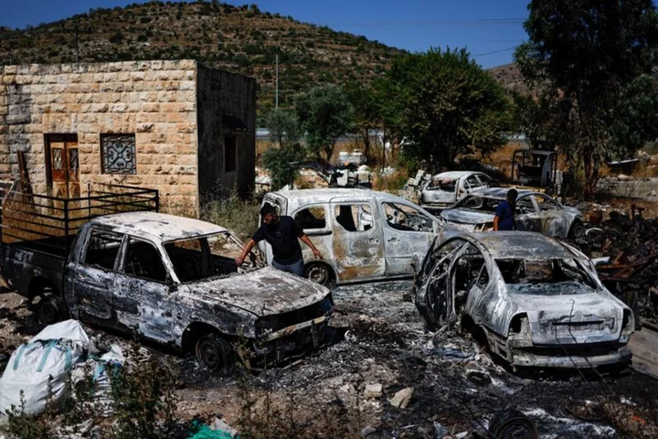 Israeli, Palestinian ministers discuss West Bank violence