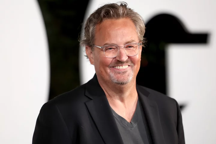 The internet mourns beloved 'Friends' star Matthew Perry