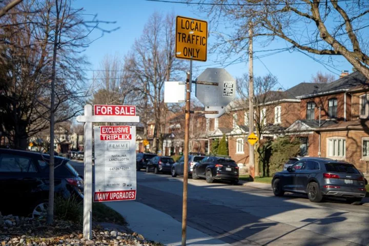 Canadian housing starts fall 1% in August -CMHC