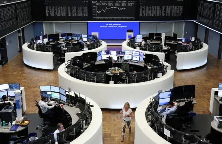 European shares flat; London leads on oil boost