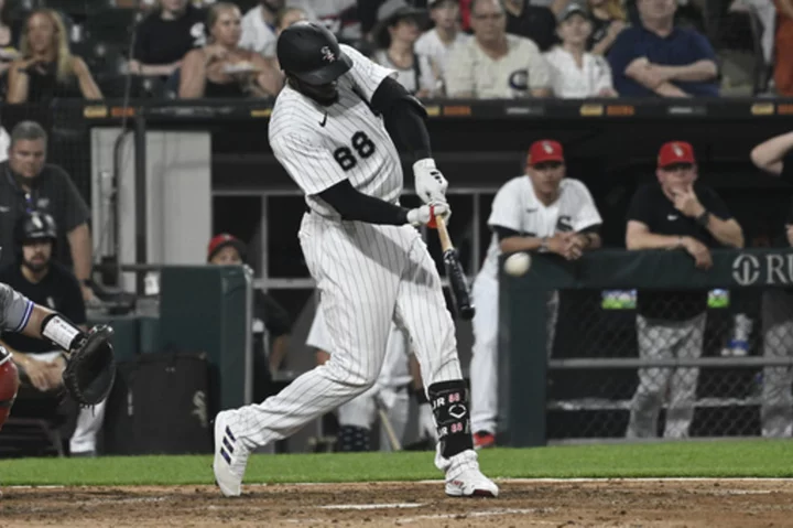 Guerrero Jr. hits 2-run homer in 8th inning to lift Blue Jays to 4-3 win over White Sox