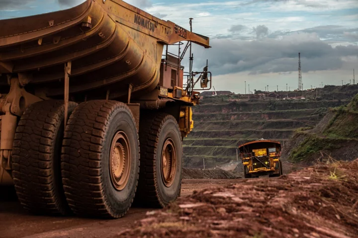 Iron Ore Sheds Nearly 5% After Goldman’s China Property Warning