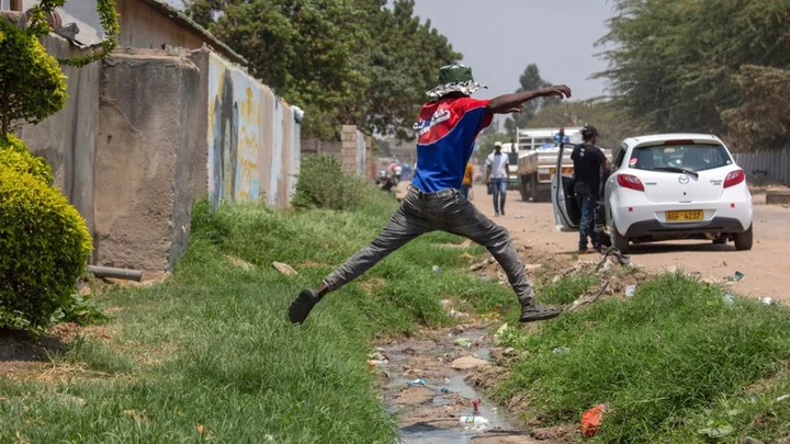 Zimbabwe declares state of emergency in Harare over cholera