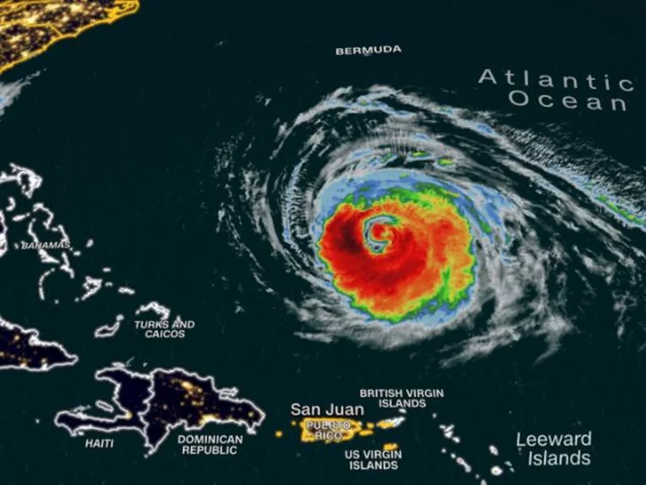 Hurricane Lee's size continues to increase in the Atlantic ahead of pivotal turn