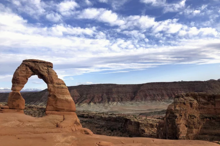 Texas man on trip to spread father's ashes dies of heat stroke in Utah's Arches National Park