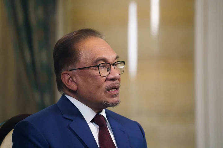 Anwar Discusses SpaceX, Tesla’s Malaysia Entry With Musk