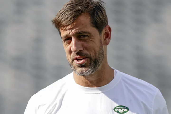 Aaron Rodgers rejoins Jets teammates ahead of Sunday night game vs Chiefs