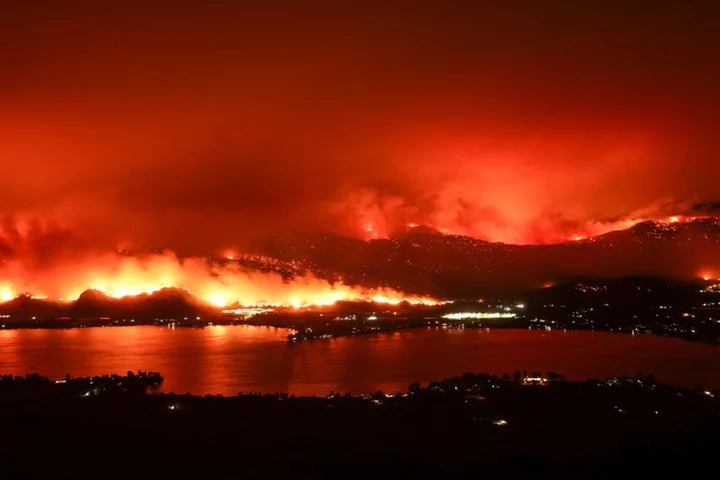 Evacuation order issued for western Canadian town as wildfire crosses over from US