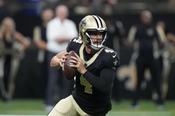 Derek Carr throws a TD pass in his Saints debut, a 26-24 preseason win over the Chiefs