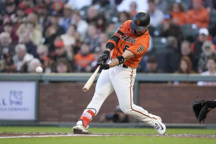 Giants' Conforto leaves after an inning because of a tight left hamstring