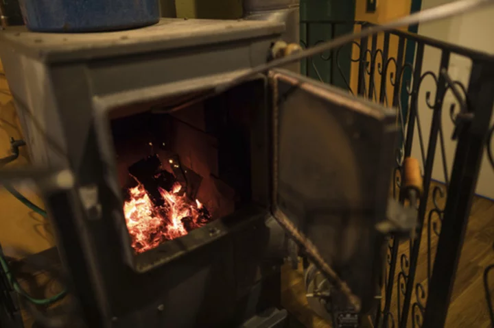 10 states plan to sue EPA over standards for residential wood-burning stoves