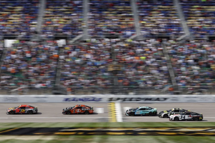 Reddick takes advantage of late caution, holes of car owner Hamlin to win at Kansas