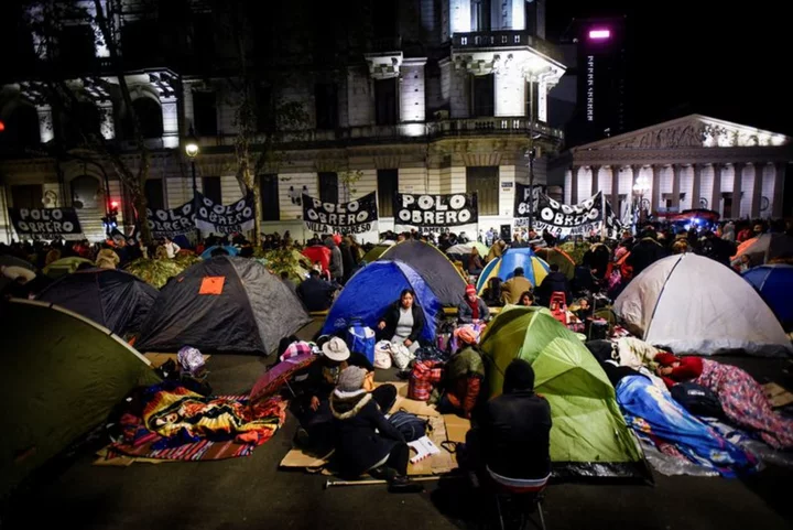 Buenos Aires central square becomes nighttime soup kitchen as poverty hits 40%