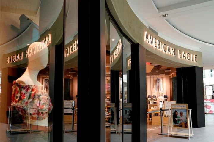 American Eagle cuts annual revenue forecast on weak apparel demand