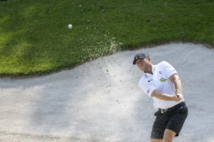 Gooch birdies final hole to beat DeChambeau and win his 3rd LIV Golf title